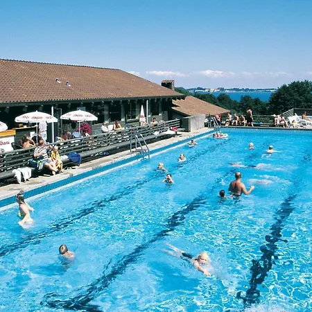 2 Person In 아파트