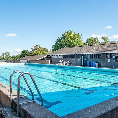 아파트 2 Person In *